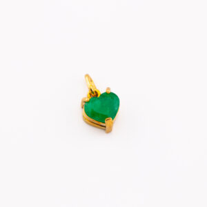 DOE1068 - DIJE DE CORAZÓN CON ESMERALDA EN ORO DE 18K - R840