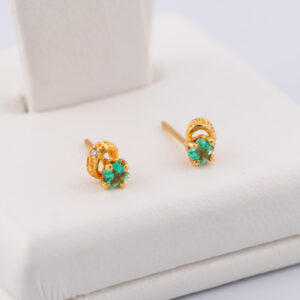 TOE666 - TOPOS DE ESMERALDA EN ORO DE 18K - G 1.468 - CT 0.18 - CT 0.18