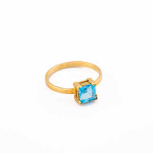 AO90011 - ANILLO CON TOPACIO CUADRADO EN ORO DE 18K - G 1.886 - CT 1.35