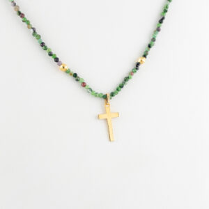 GO895 - GARGANTILLA DE CRISTAL NATURAL GREEN MICA DE 2MM CON DIJE CRUZ Y BOLITAS EN ORO DE 18K - G 1.000