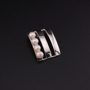 DP14 - DIJE DE PLATA RODINADO CON PERLAS - G 6.133